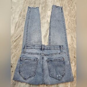 Kensie Jeans The Kelsey High Rise Skinny Light Wash Distressed Hem Women’s 4/27